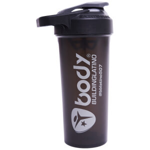 vaso mezclador de proteína de la marca SportShaker con capacidad de 27oz