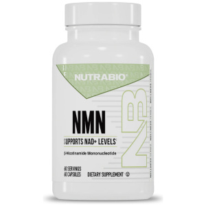 Frasco de NutraBio NMN 500 mg en cápsulas – Suplemento para longevidad y aumento de NAD⁺